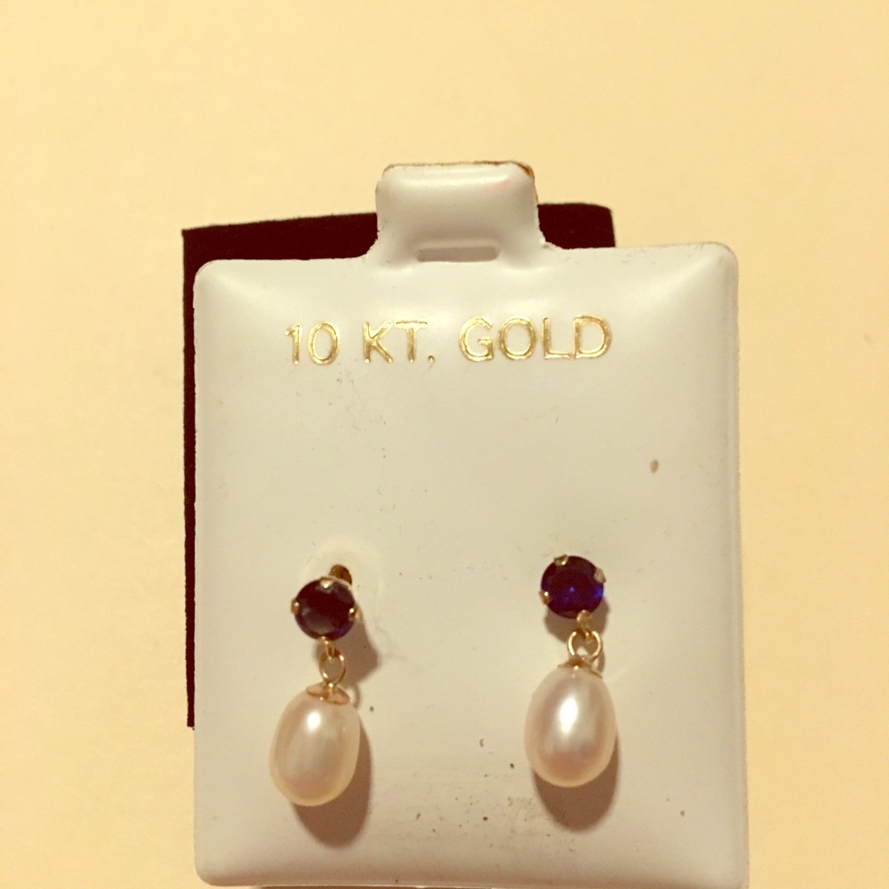 10 kt gold pearl and sapphire earrings